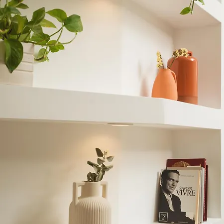 Thamon Lifestyle Living-private Parking Apartment
