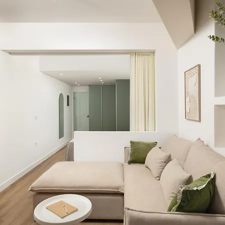 Thamon Lifestyle Living-private Parking Apartment